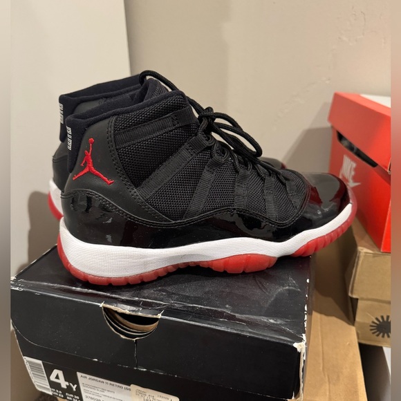 Air Jordan 11 retro (GS) - Picture 2 of 5